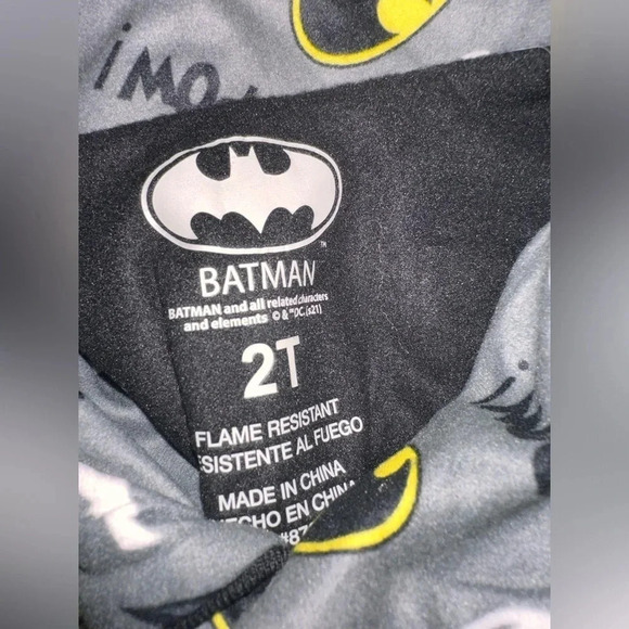 BATMAN ALL OVER PRINT KIDS PAJAMA SET SIZE 2T - Picture 3 of 7